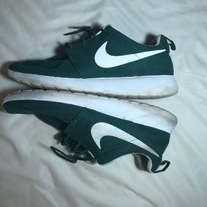 Men’s Nike Roshe runs green
